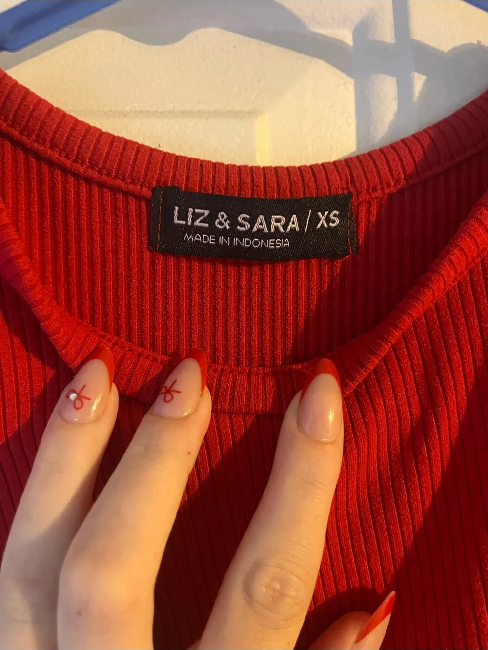 Red Ribbed Tie-Front Crop Tank Top - Picture 3 of 3